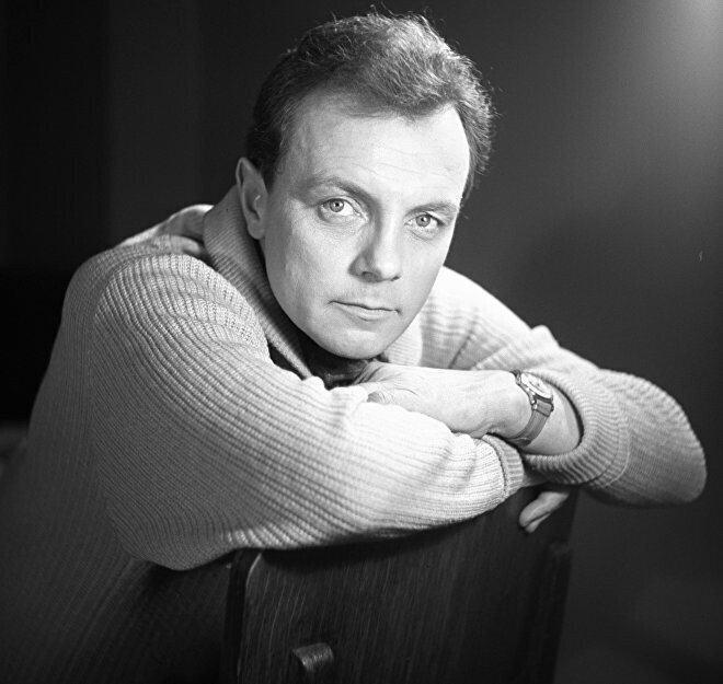 Кирилл Лавров.