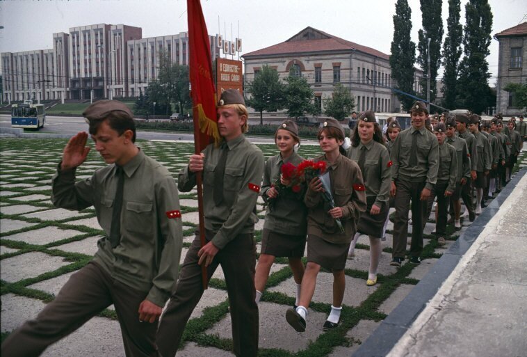 Тирасполь. Церемония возложения цветов жертвам нацизма. 1988 год.