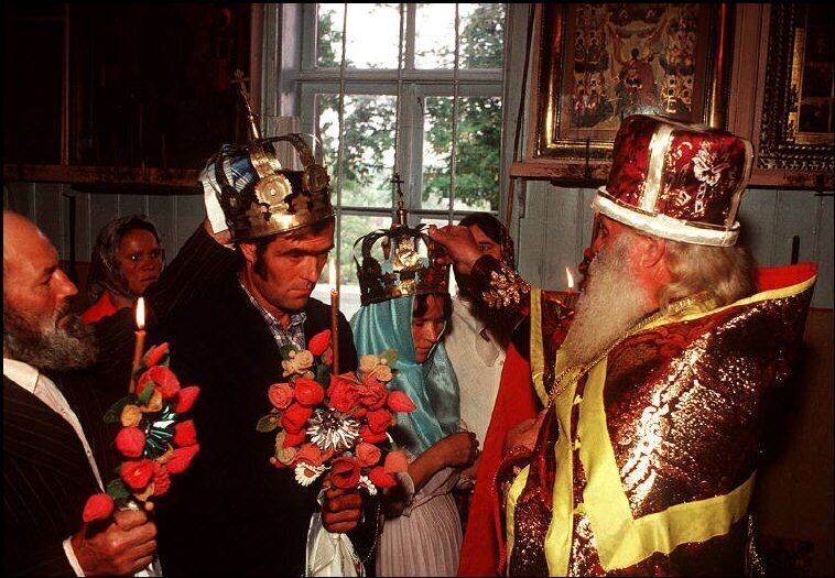 Село Кунича. Отец АНДРЕННИТОВ проводит свадебный обряд среди «старообрядцев». 1988 год.