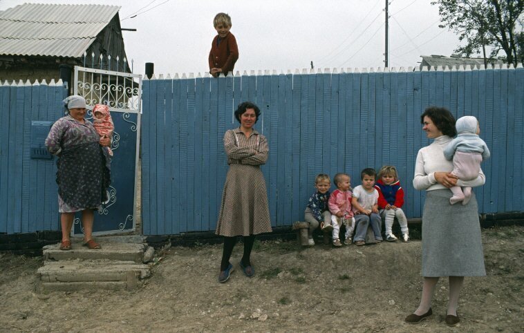 Жители села Нарочены, в северной Молдавии. 1988 год.