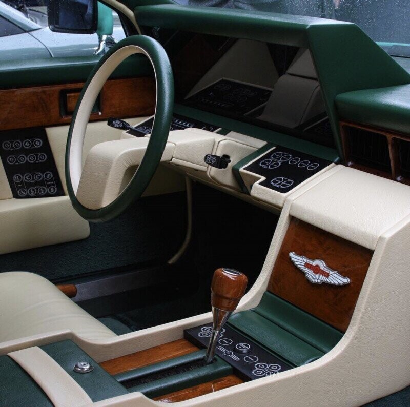 Приборная панель Aston Martin Lagonda, 1982