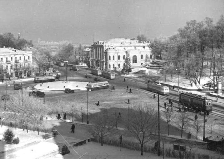 Площадь Ленинского Комсомола (ныне — Европейская площадь), 1950-е годы
