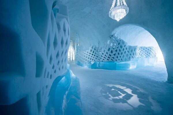 Леденящая красота ледяного отеля в Юккасъярви
