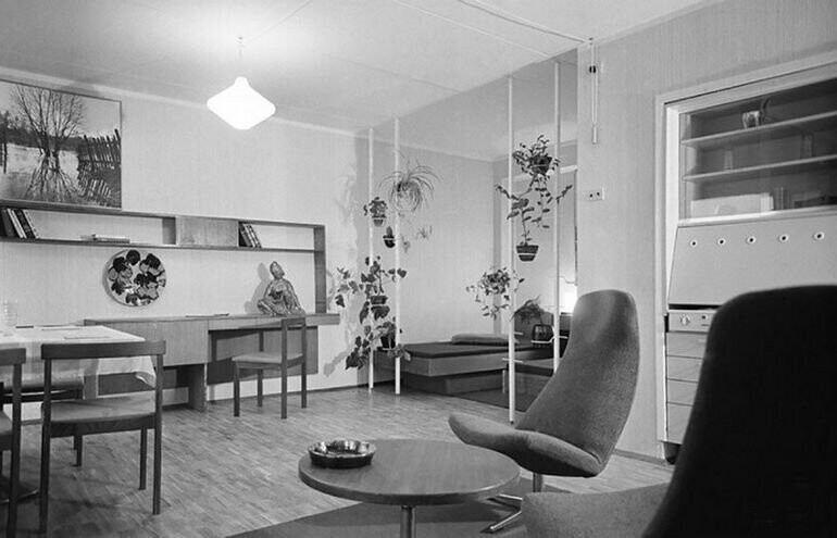 Интерьер эталонной квартиры в 10-м экспериментальном районе Новых Черемушек, Москва, 1970 год
