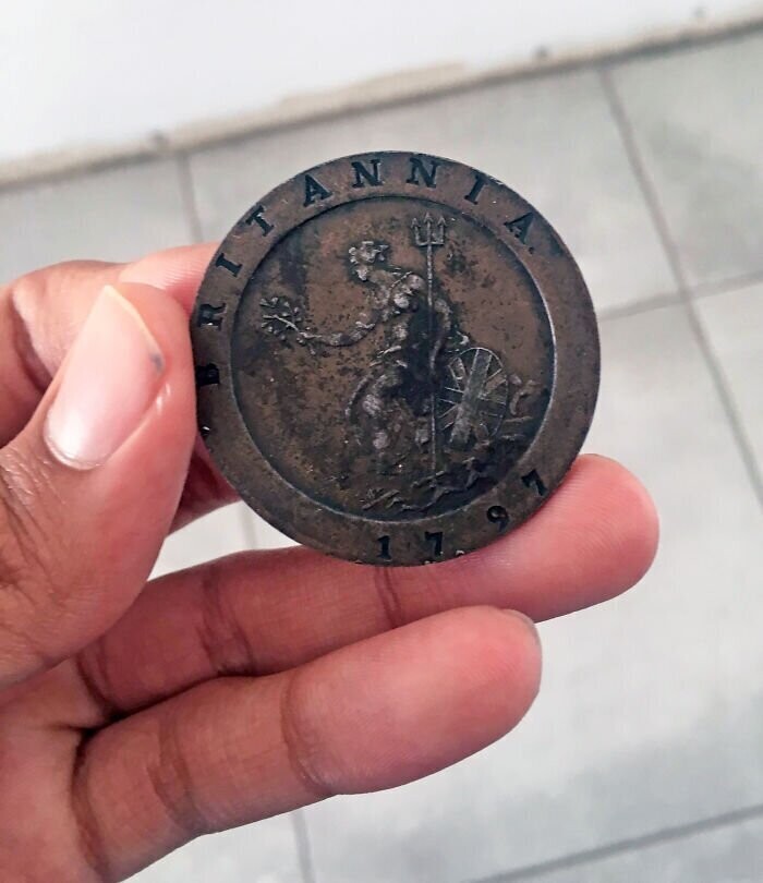 37. "Нашел эту монету в коллекции моей бабушки"