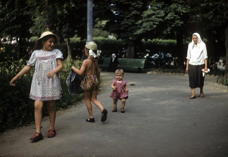 Фотографии былых времён СССР в 1958 году: глазами Джона Шульца