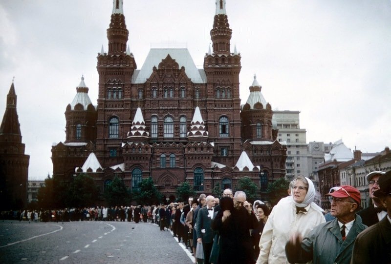 Фотографии былых времён СССР в 1958 году: глазами Джона Шульца