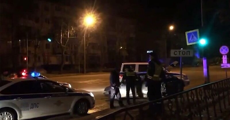 В Сыктывкаре нетрезвый подросток за рулем ВАЗа уходил от полицейских задним ходом