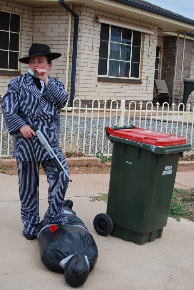 На мусорку - как на праздник: австралийцы устроили веселый флешмоб