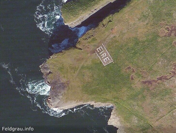 На побережье Ирландии с ХХ века сохранилось несколько надписей Eire (Ирландия)