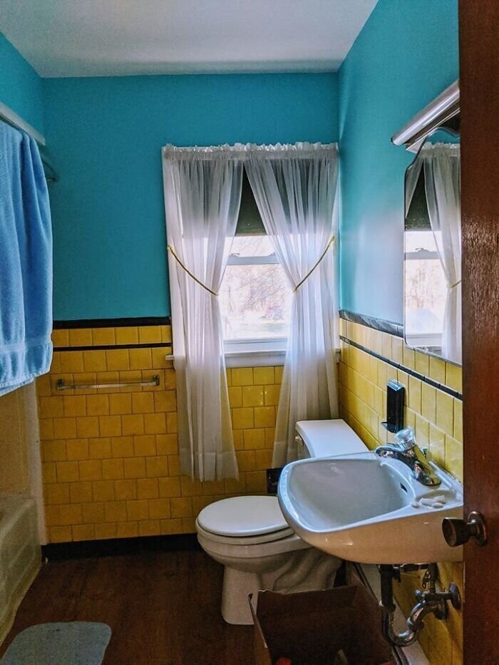 "Агенты по недвижимости уверяли, что если мне не понравится ванная, ее можно перекрасить. Но я увидел ее и понял, что она нереально крута"