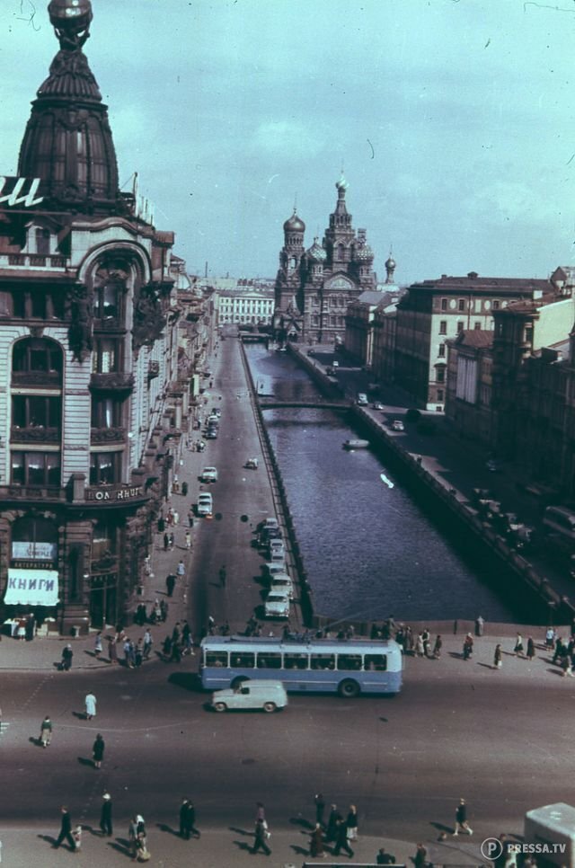 Канал Грибоедов -Ст. Церковь Спасителя, построенная по образцу святого Василия в Москве, 1968