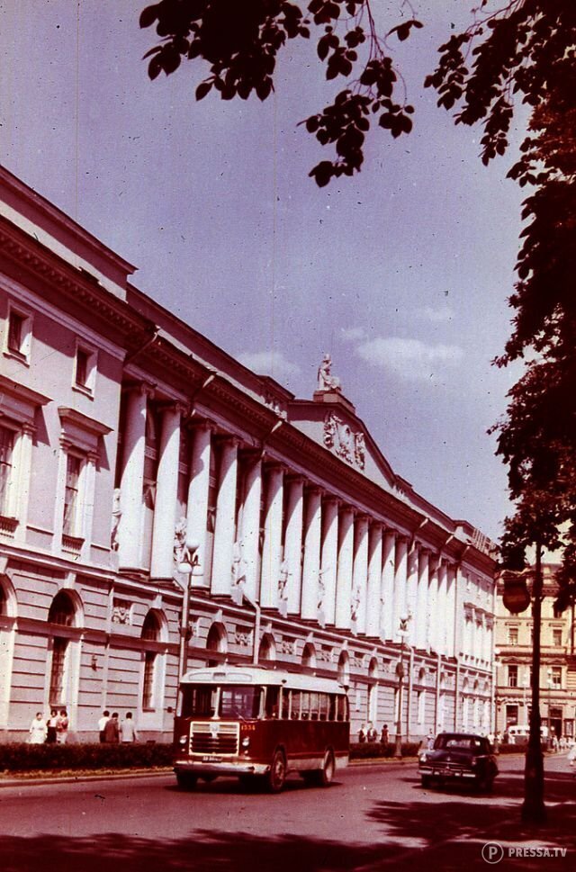Публичная библиотека — Библиотека им. Салтыкова-Щедрина на Невском проспекте, 1968