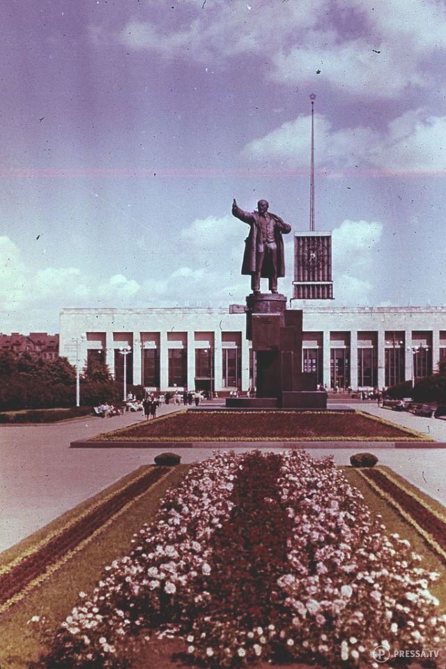 Памятник Ленину на Финляндском вокзале, 1968