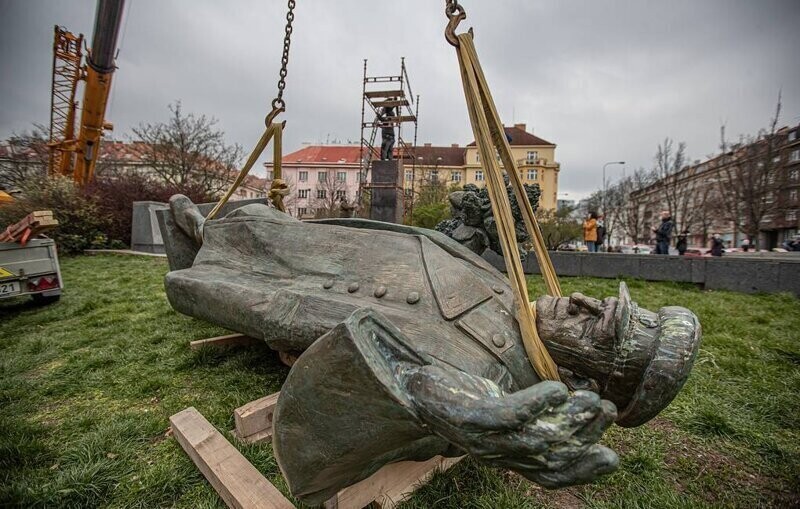 Следственный комитет возбудил уголовное дело из-за сноса памятника маршалу Коневу в Праге