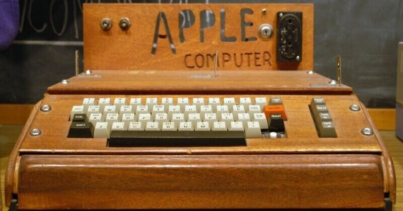 У компьютера Apple - день рождения!