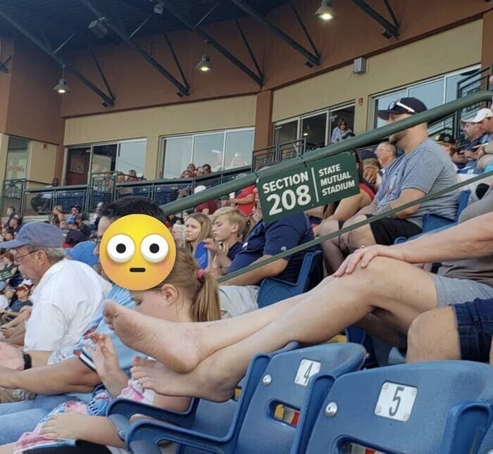 Если вы не пойдете на стадион, никто не положит ноги на изголовье вашего кресла