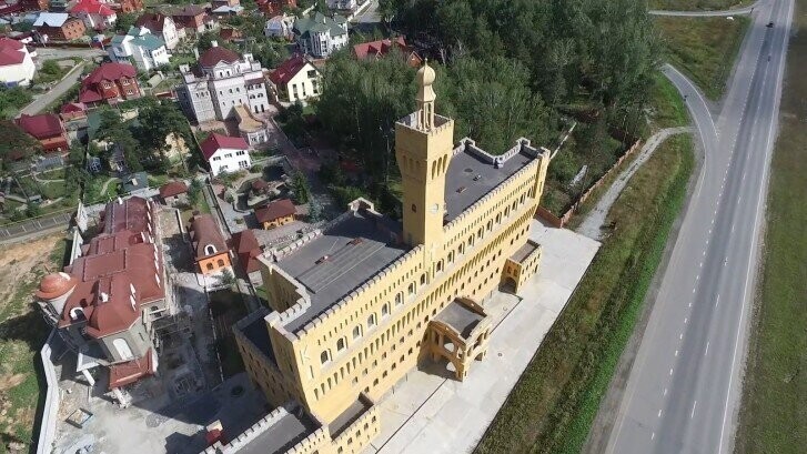 Желтый замок на Урале подешевел на 140 с лишним миллионов рублей