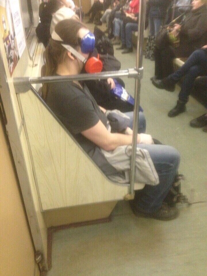В метро во время коронавируса