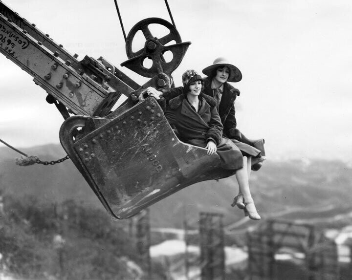 Реклама фирмы Western Construction, производившей экскаваторы. Голливуд, 1924-1925 гг