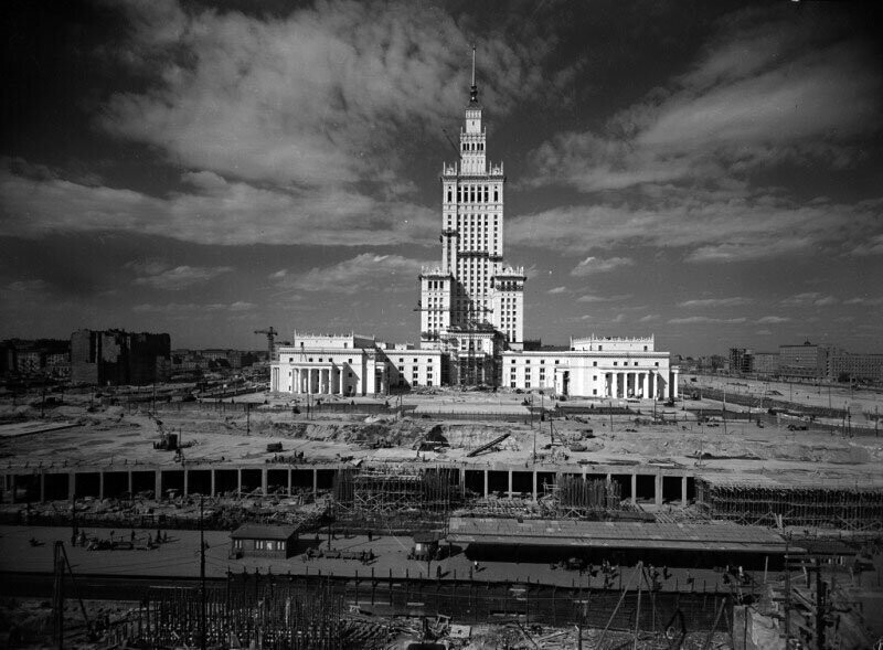 1955, Строительство "Сталинской высотки" в Варшаве