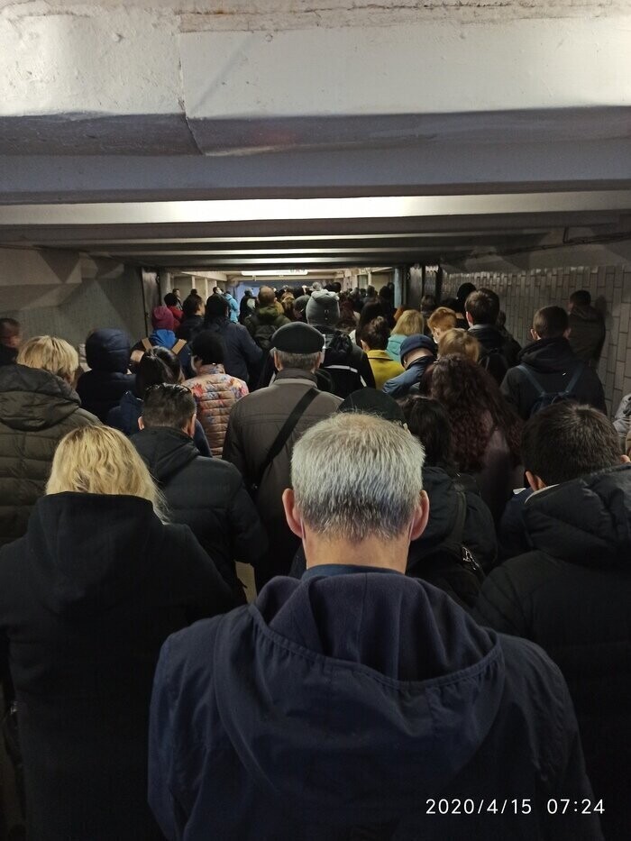 Власти превратили метро в очаг распространения инфекции. Реакция соцсетей