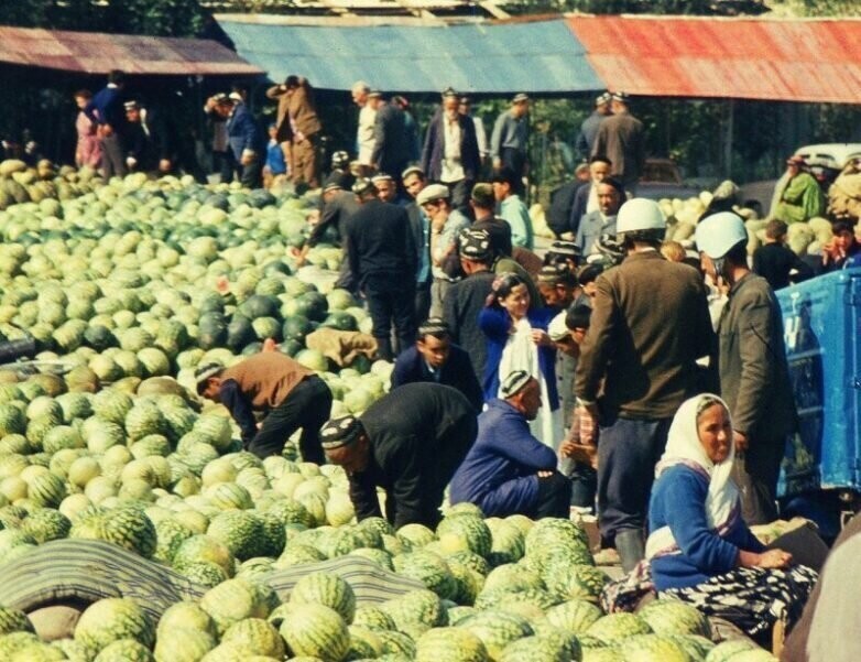 На рынке в Самарканде, 1971 год