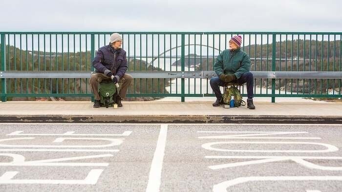 Братья-близнецы (71 год) все еще встречаются раз в неделю. Один живет в Норвегии, другой в Швеции.