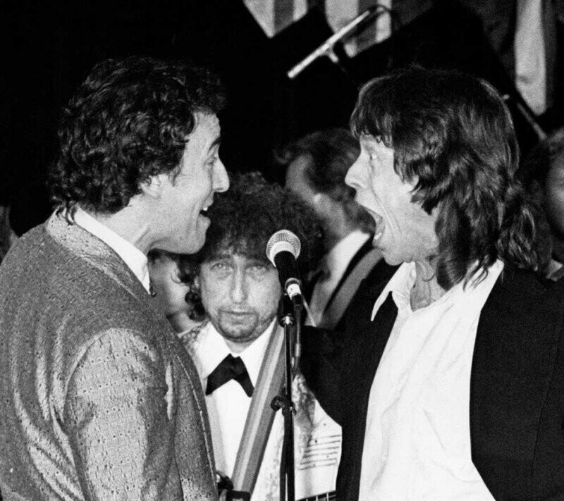 Брюс Спрингстин, Боб Дилан и Мик Джаггер на третьей ежегодной церемонии открытия Зала славы рок-н-ролла, 1988.