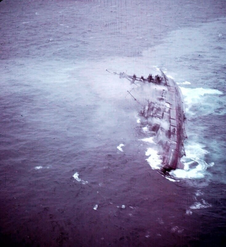 Тяжелый крейсер Солт Лейк Сити в предсмертной агонии, 25 мая 1948 г..