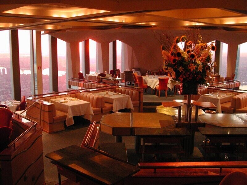 Ресторан "Windows on the World", на 106-м и 107-м этажах Северной башни WTC, 2000