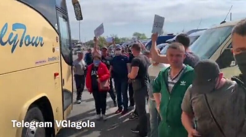 Накануне Пасхи украинцы массово возвращаются домой из Европы.