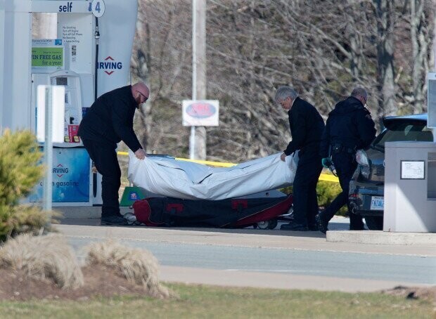 Массовая стрельба в Канаде: одетый в полицейскую форму стрелок убил 16 человек