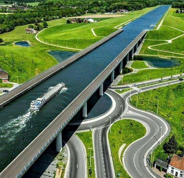 Магдебургский водный мост, расположенный в Германии