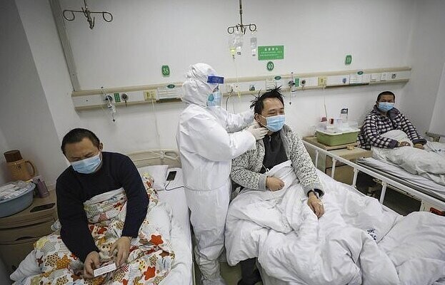 После лечения от коронавируса китайские врачи стали темнокожими