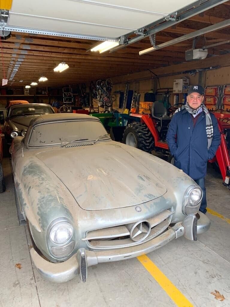 Простоял в гараже больше 40 лет: пыльный Mercedes-Benz 300 SL выставили на продажу