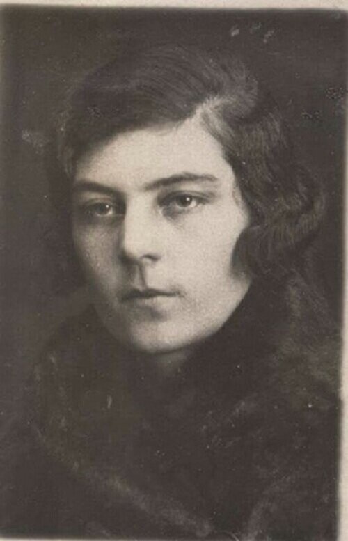 Прототип «Гадюки» А.Н. Толстого стала автором песен «Сулико» и «На честном слове и на одном крыле»