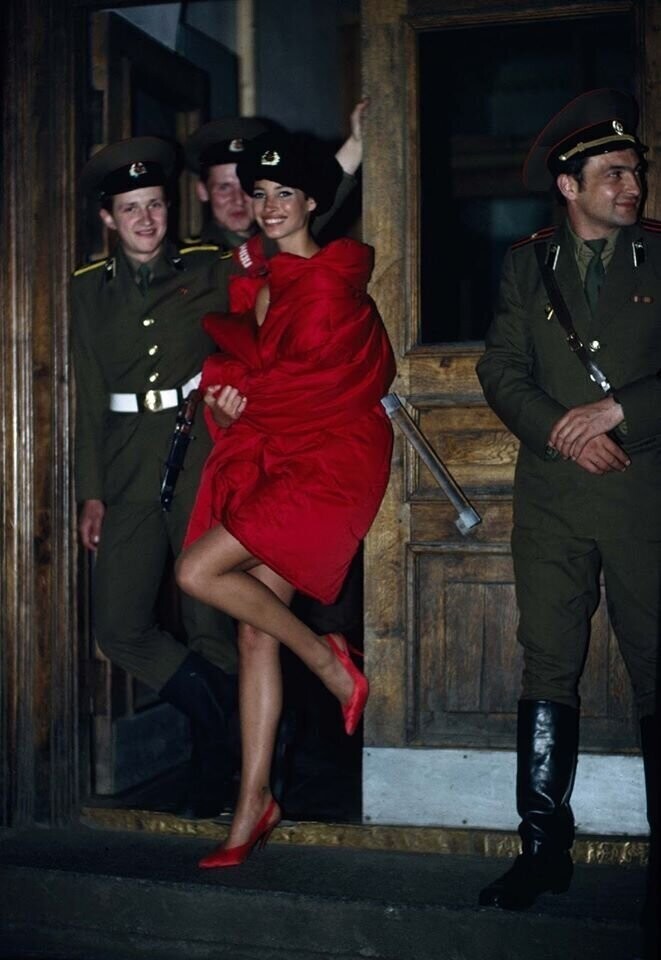 Кристи Тёрлингтон для сентябрьского номера Vogue 1990-го года. Фотограф - Артур Элгорт.