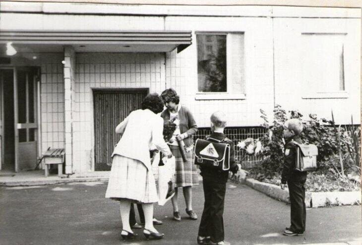 1 сентября. Ранцы за спиной. 1980-е