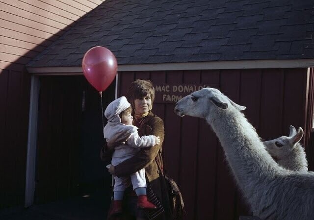 Цветные снимки Джейн Фонды и ее семьи в 1969 году