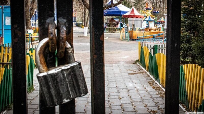 Банки открыты, жители заперты — месяц карантина в Оренбурге. Фоторепортаж