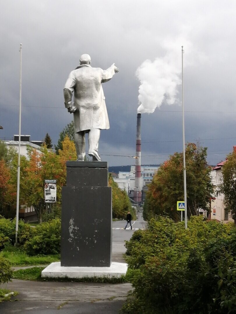 Ковдор ленина. Памятник Ленину в Ковдоре. Достопримечательности г.Ковдора. Ковдор достопримечательности. Ковдор город Мурманская область.