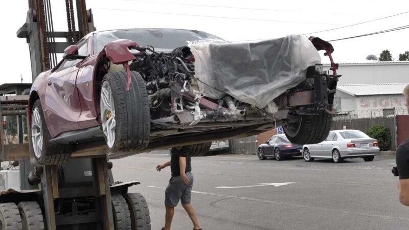 Разбитый Ferrari 812 Superfast вернули к жизни в обычном автосервисе