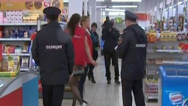 Будни самоизоляции: в столичном супермаркете отъели ухо москвичу