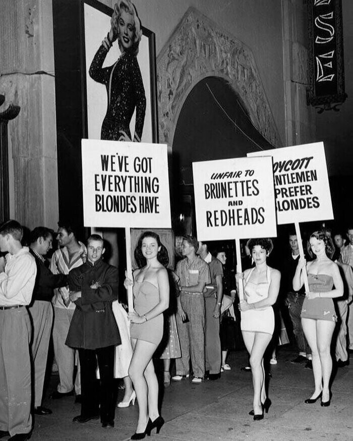 Брюнетки бойкотируют фильм "Джентльмены предпочитают блондинок", 1953 год, США.