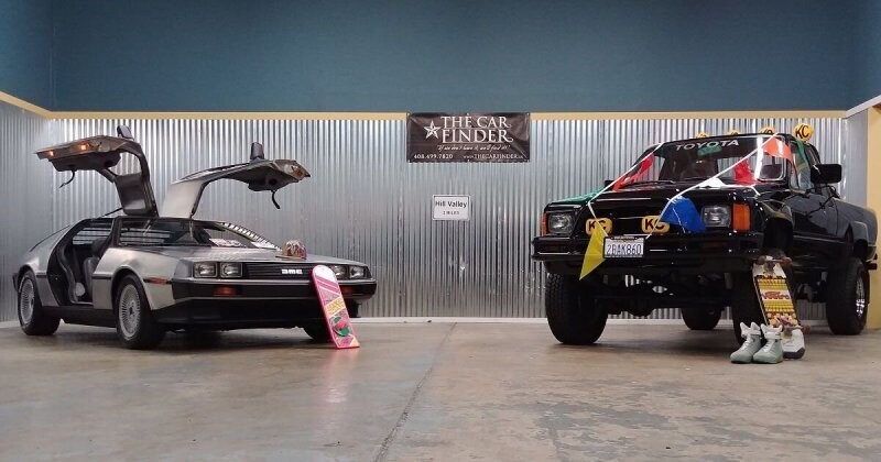 Комплект из фильма «Назад в будущее»: на аукцион выставили автомобили главных героев
