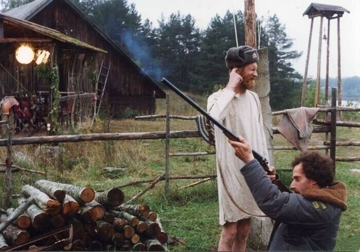 На съёмочной площадке фильма «Особенности национальной охоты», 1995