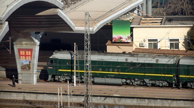 С девственницами на бронепоезде: в СМИ сообщили о кутежах Ким Чен Ына