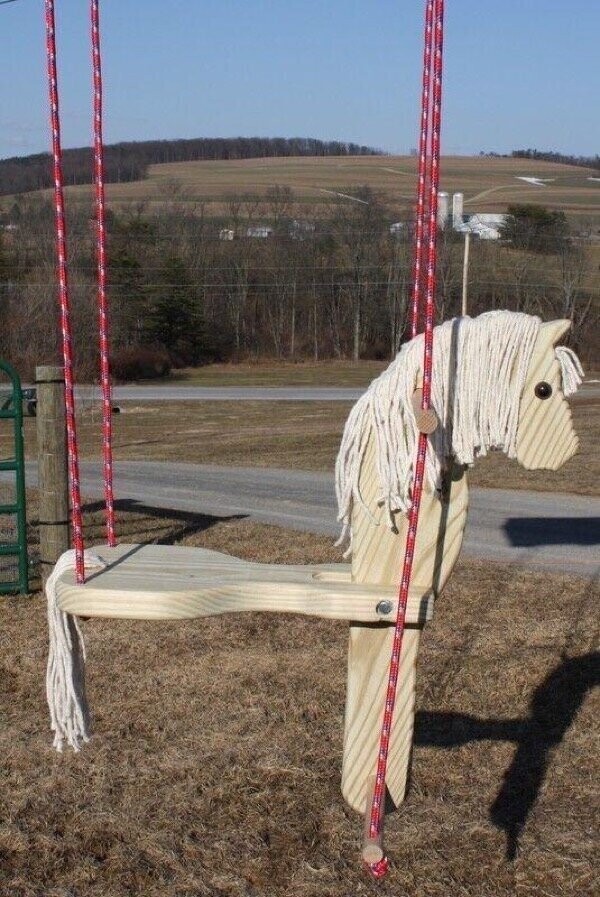 Качели лошадка. Качели лошадка деревянная. Деревянная лошадь для сада. Деревянный конь для сада. Качели в виде лошади.
