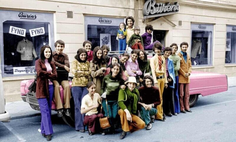 Усама бен Ладен (второй справа) и его близкие во время путешествия в Швеции. 1971 год.